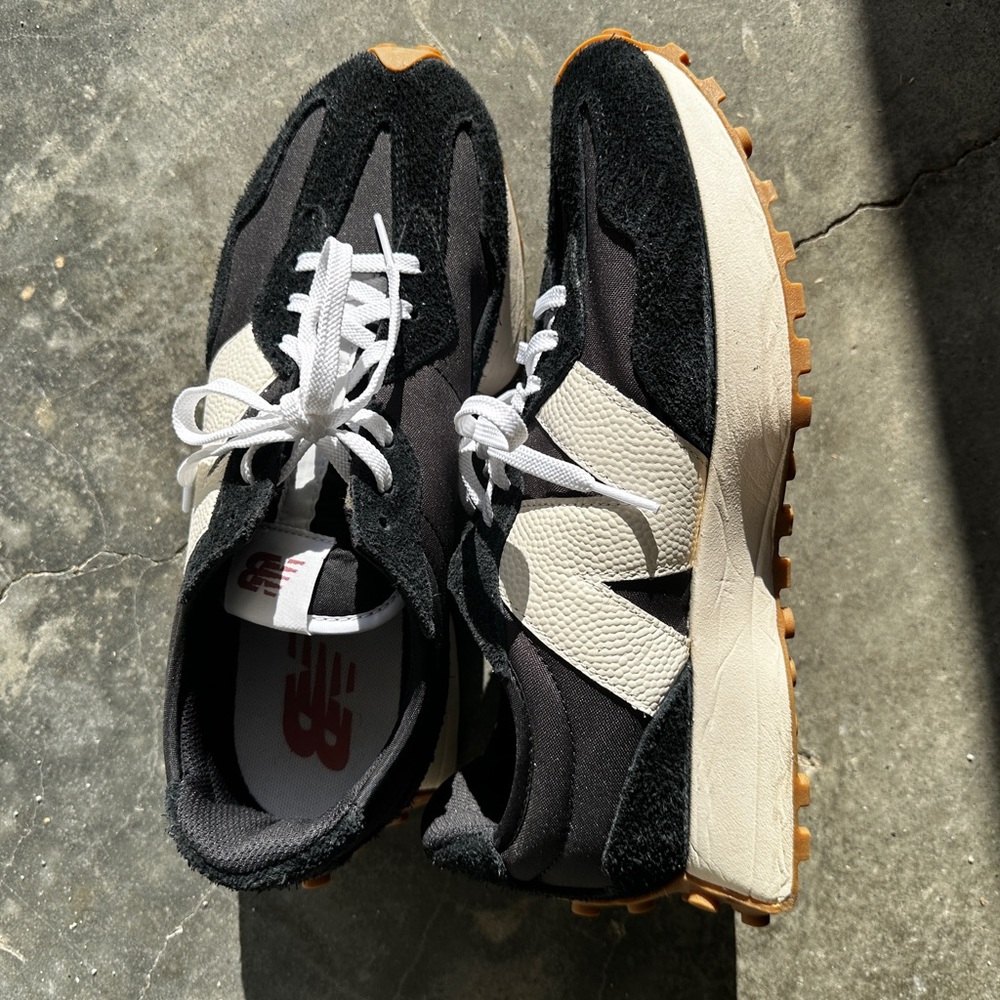 New Balance 327 Sneakers